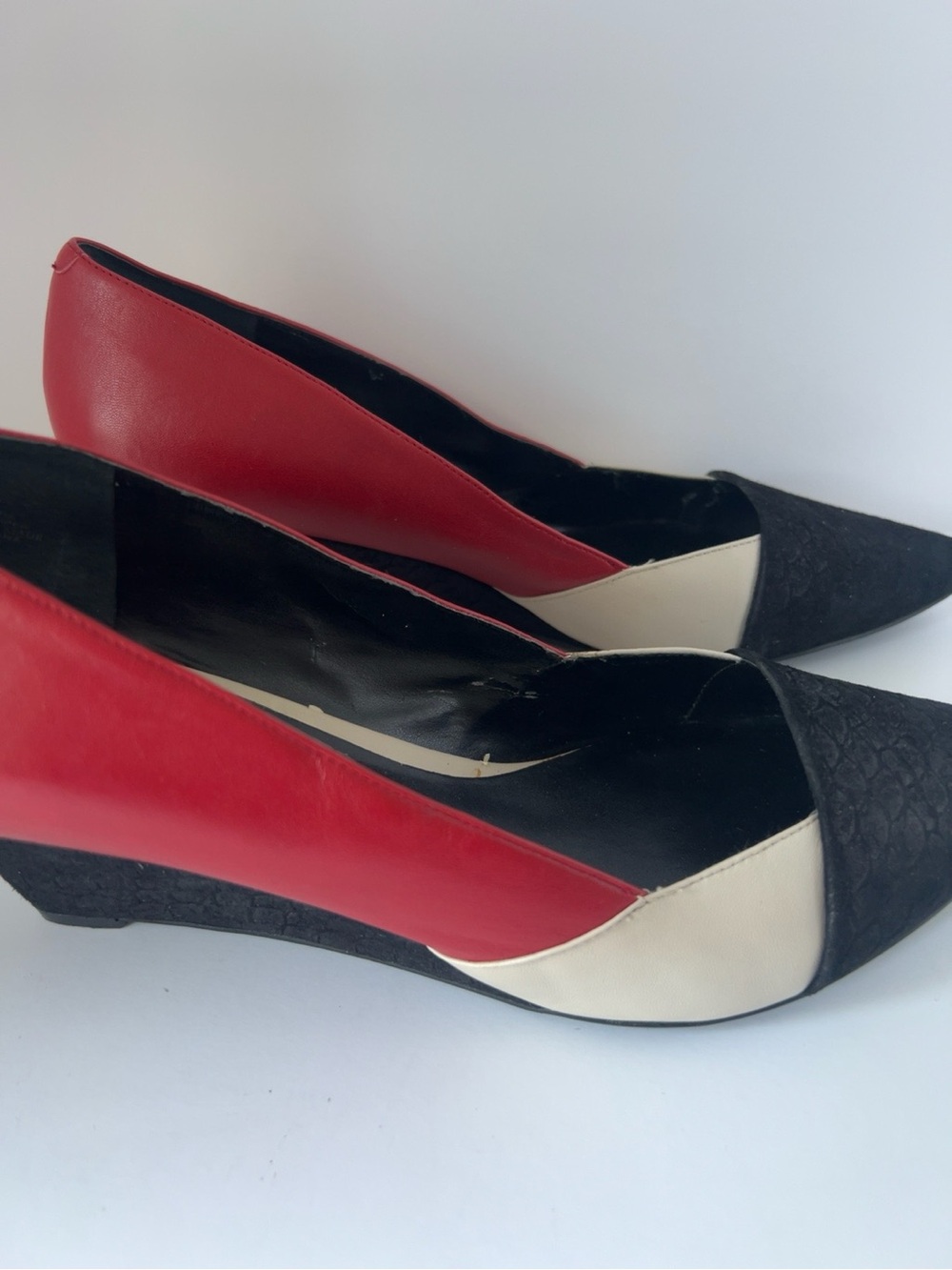 Nine West Colorblock Pointed Toe Wedge Pumps Red Black Ivory Size 11 M - Picture 2 of 7